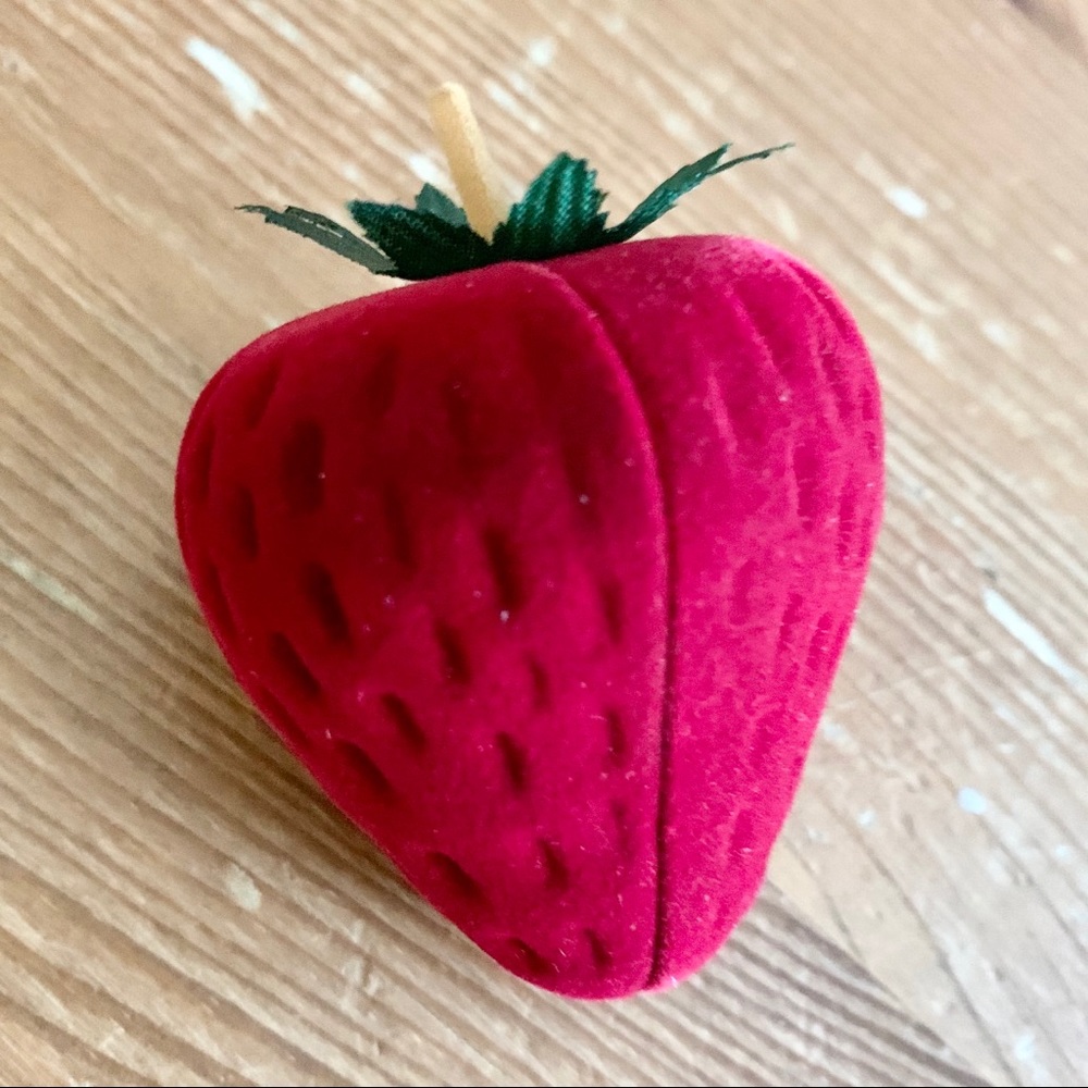 Adorable Strawberry Red Ring Box NEW